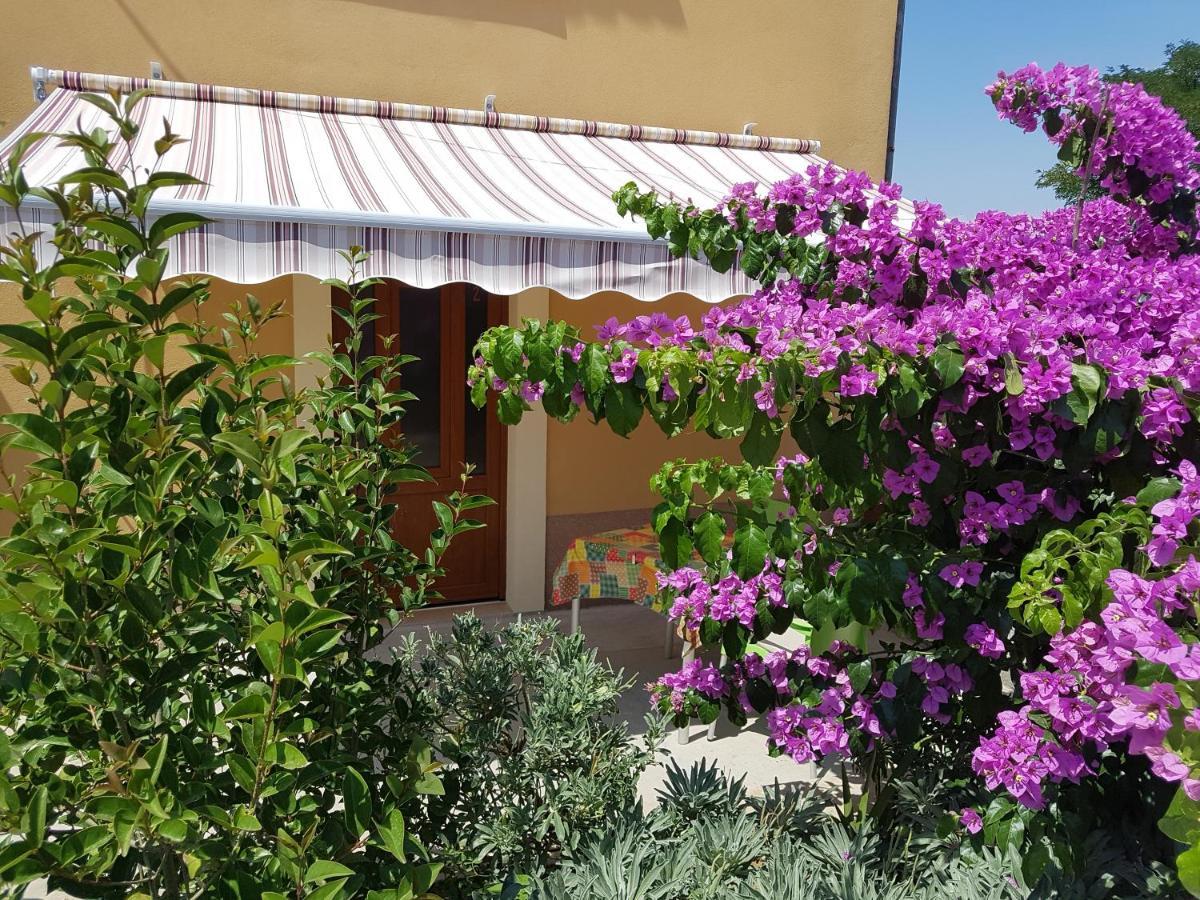 Apartman Mi Nerezine Luaran gambar